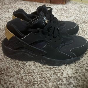 Lightly used size 5.5 Nike Huarache